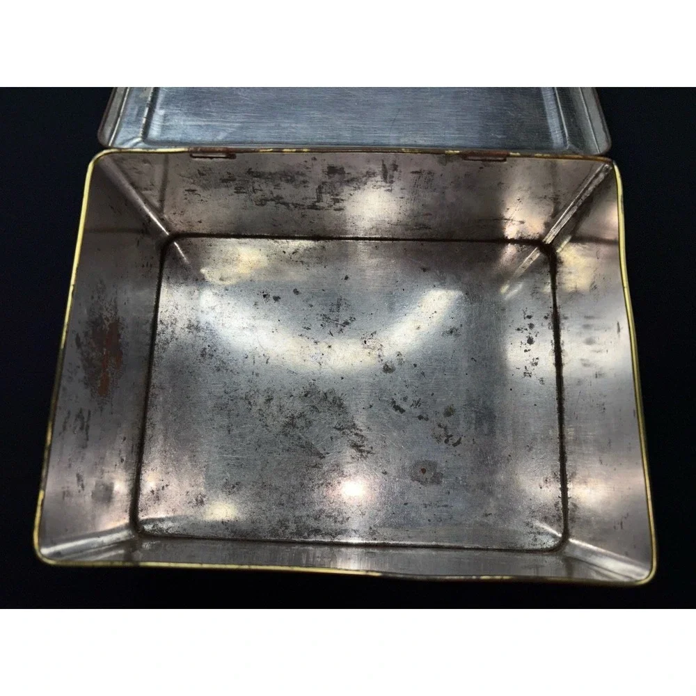 Vintage MILADY Toffee Tin Waller‎ & Hartley Ltd MADE in ENGLAND Hinged Lid 9.5x7